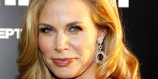 Brooke Burns - Age, Family, Bio | Famous Birthdays