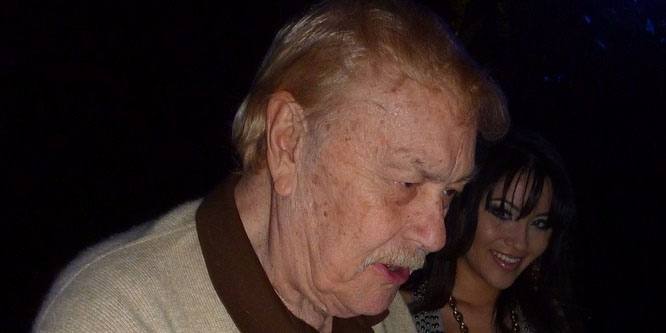 Jerry Buss - Trivia, Family, Bio | Famous Birthdays