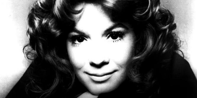 Vikki Carr - Age, Family, Bio | Famous Birthdays