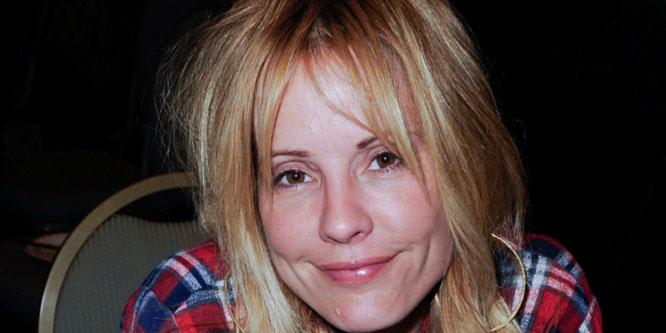 Emma Caulfield - Age, Family, Bio | Famous Birthdays