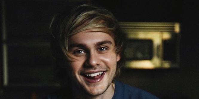 Michael Clifford - Age, Family, Bio | Famous Birthdays