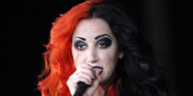 Ashley Costello - Age, Family, Bio | Famous Birthdays