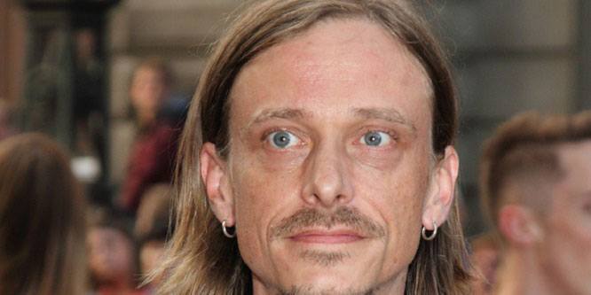 Mackenzie Crook - Age, Family, Bio | Famous Birthdays