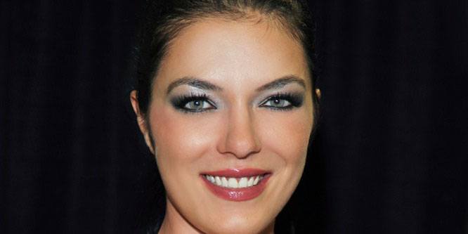 Adrianne Curry - Age, Family, Bio | Famous Birthdays