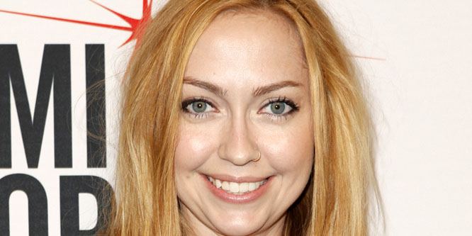 Brandi Cyrus - Age, Family, Bio | Famous Birthdays