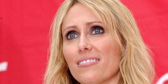 Tish Cyrus - Age, Family, Bio | Famous Birthdays