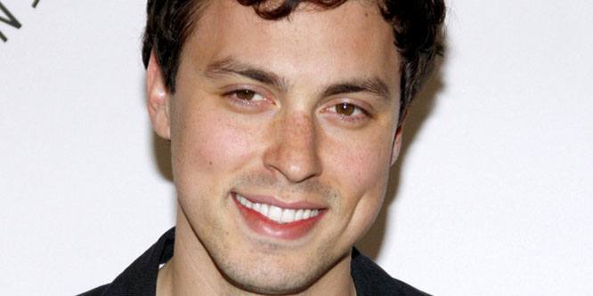 John Francis Daley - Age, Family, Bio | Famous Birthdays