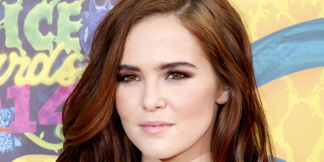 Zoey Deutch - Age, Family, Bio | Famous Birthdays