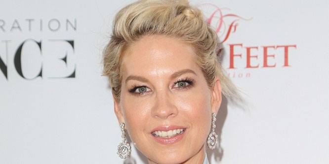 Jenna Elfman - Age, Family, Bio | Famous Birthdays