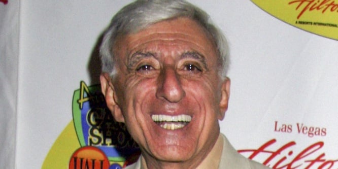 Jamie Farr - Age, Family, Bio | Famous Birthdays