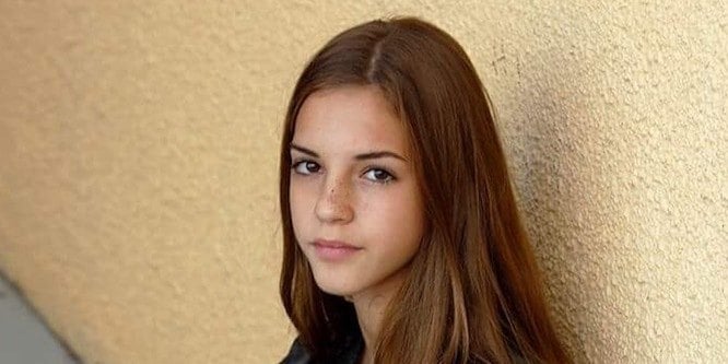 Emily Feld - Age, Family, Bio Famous Birthdays