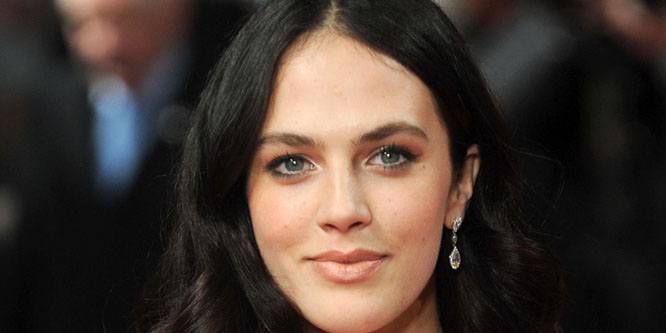 Jessica Brown Findlay - Age, Family, Bio | Famous Birthdays