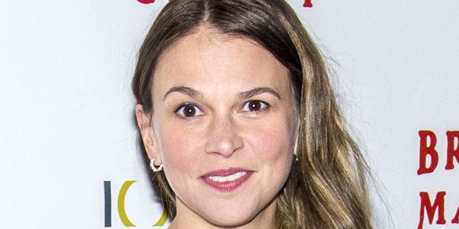 Sutton Foster - Age, Family, Bio | Famous Birthdays