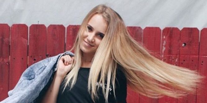 Lindsay Fox - Age, Family, Bio | Famous Birthdays