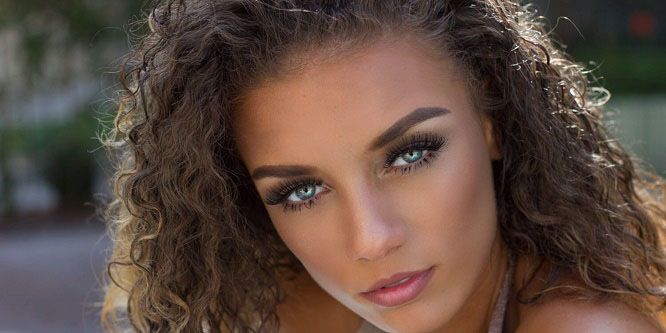 Jena Frumes - Age, Family, Bio | Famous Birthdays