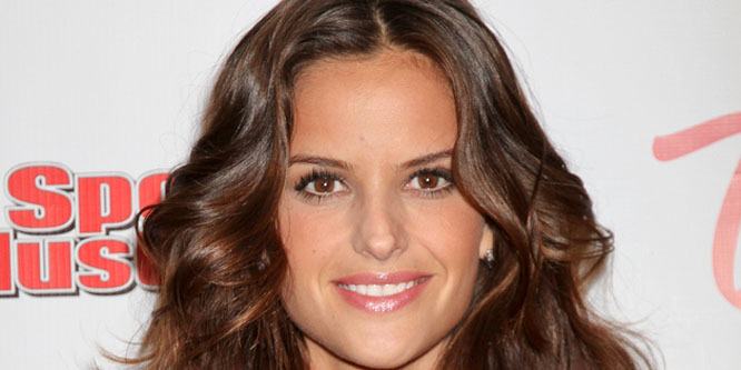 Izabel Goulart - Age, Family, Bio | Famous Birthdays