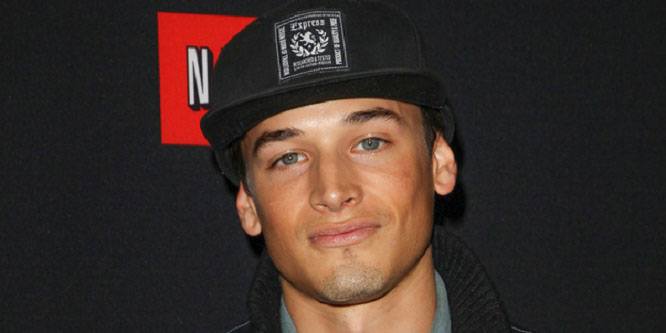 Andrew Gray - Age, Family, Bio | Famous Birthdays