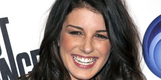 Shenae Grimes - Age, Family, Bio | Famous Birthdays