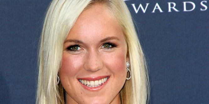 Bethany Hamilton - Age, Family, Bio | Famous Birthdays