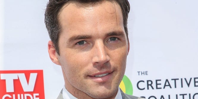 Ian Harding - Age, Family, Bio | Famous Birthdays