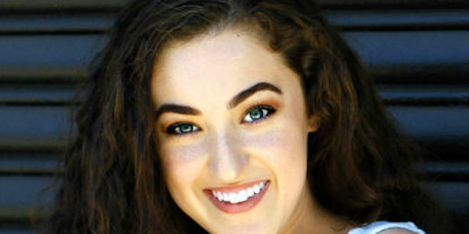 Zoe Nazarian - Age, Family, Bio | Famous Birthdays