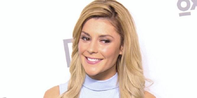 Grace Helbig - Age, Family, Bio | Famous Birthdays