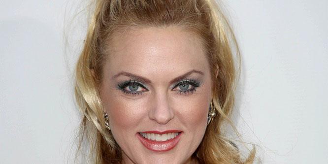 Elaine Hendrix - Age, Family, Bio | Famous Birthdays