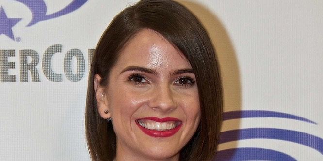 Shelley Hennig - Age, Family, Bio | Famous Birthdays
