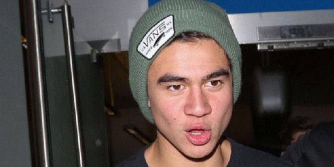 Calum Hood - Age, Family, Bio | Famous Birthdays