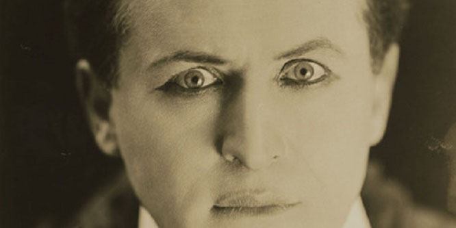 Harry Houdini - Trivia, Family, Bio | Famous Birthdays