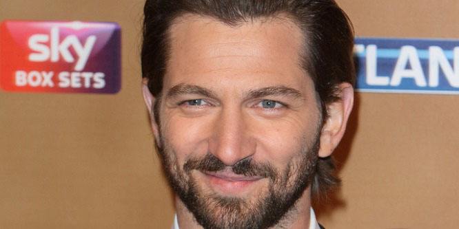 Michiel Huisman - Age, Family, Bio | Famous Birthdays