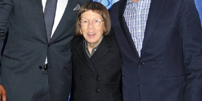 Linda Hunt - Age, Family, Bio | Famous Birthdays