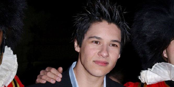 Oliver James - Age, Family, Bio | Famous Birthdays