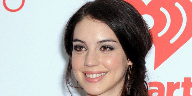 Adelaide Kane - Age, Family, Bio | Famous Birthdays