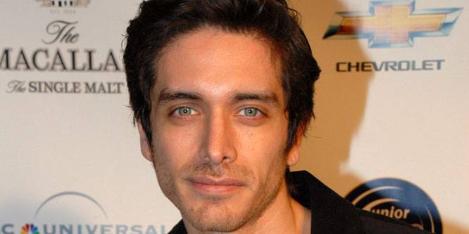 Josh Keaton - Age, Family, Bio | Famous Birthdays