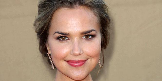 Arielle Kebbel - Age, Family, Bio | Famous Birthdays