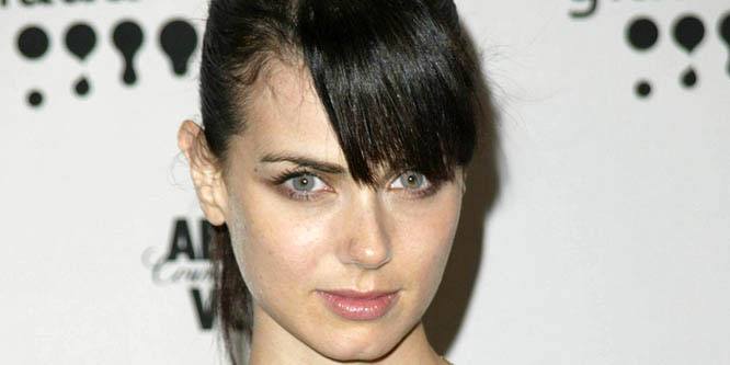 Mia Kirshner - Age, Family, Bio | Famous Birthdays