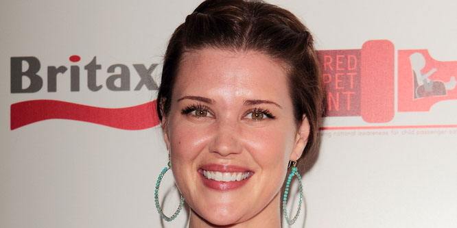 Sarah Lancaster - Age, Family, Bio | Famous Birthdays