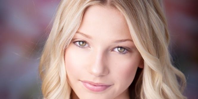 Sophy Laufer - Age, Family, Bio | Famous Birthdays