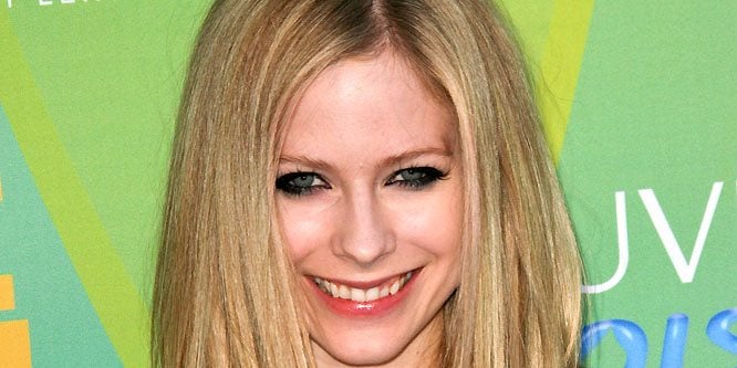 Avril Lavigne - Age, Family, Bio | Famous Birthdays