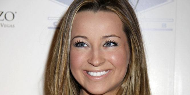 Ashley Leggat - Age, Family, Bio | Famous Birthdays