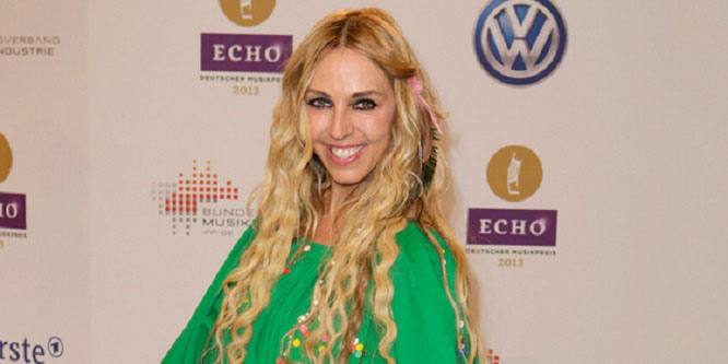 Loona - Age, Family, Bio | Famous Birthdays