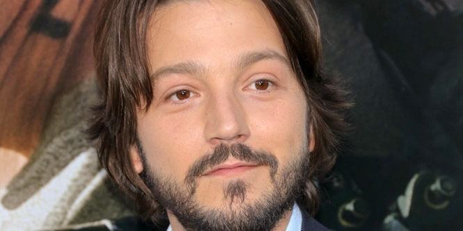 Diego Luna - Age, Family, Bio | Famous Birthdays