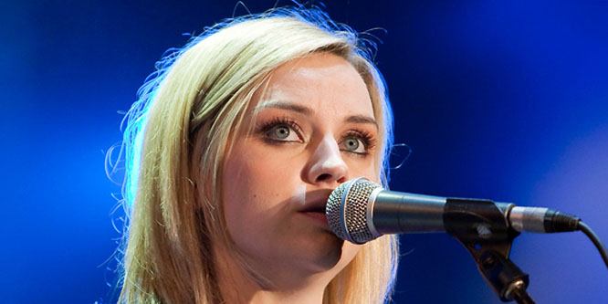 Amy Macdonald - Age, Family, Bio | Famous Birthdays
