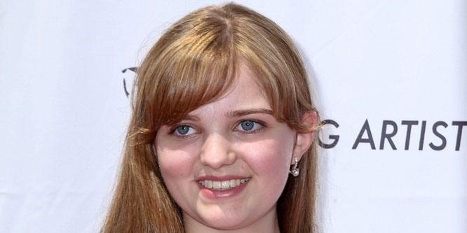 Laine MacNeil - Age, Family, Bio | Famous Birthdays