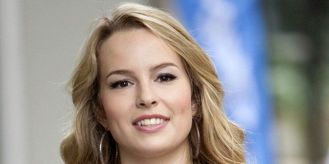 Bridgit Mendler - Age, Family, Bio | Famous Birthdays