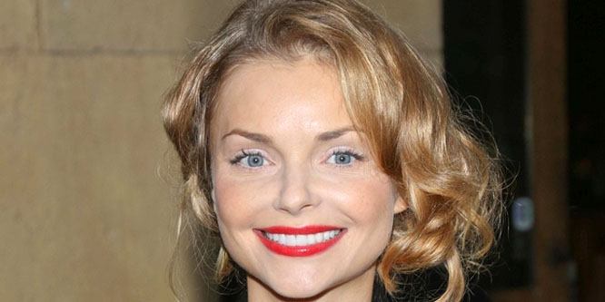 Izabella Miko - Age, Family, Bio | Famous Birthdays