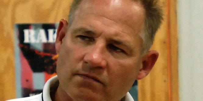 Les Miles - Age, Family, Bio | Famous Birthdays