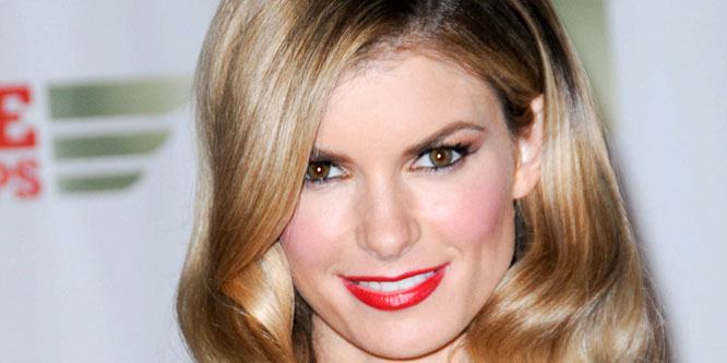 Marisa Miller - Age, Family, Bio | Famous Birthdays
