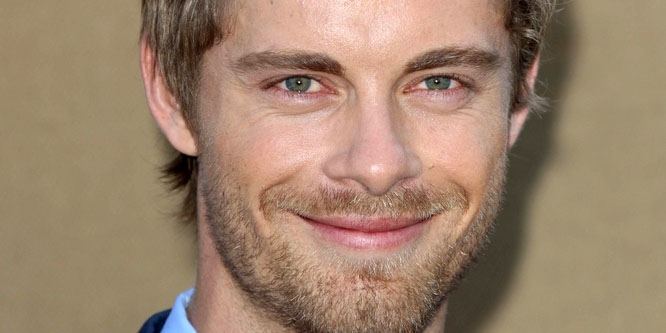 Luke Mitchell - Age, Family, Bio | Famous Birthdays